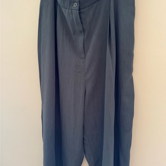 High-Rise Wide-Leg Pants in sage Green - Picture 2 of 11